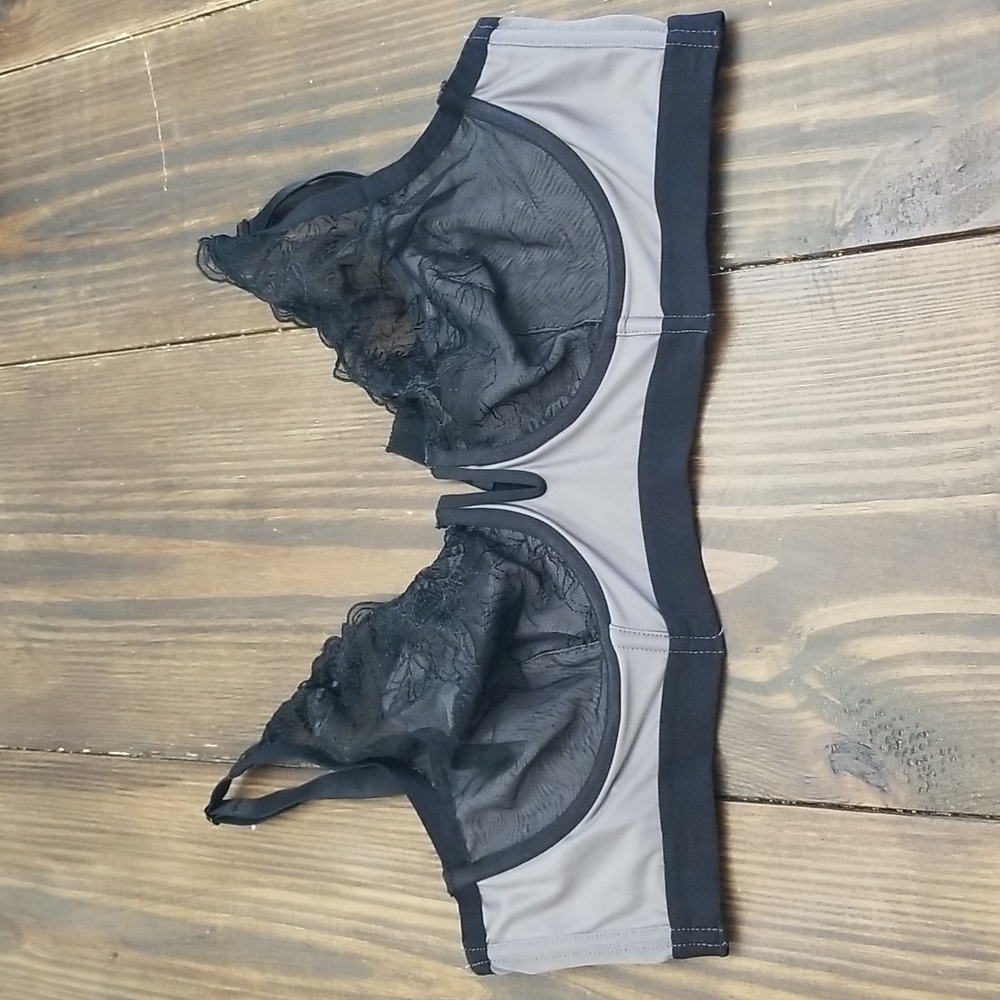 Torrid Curves Underwire Lace Bra Size 1